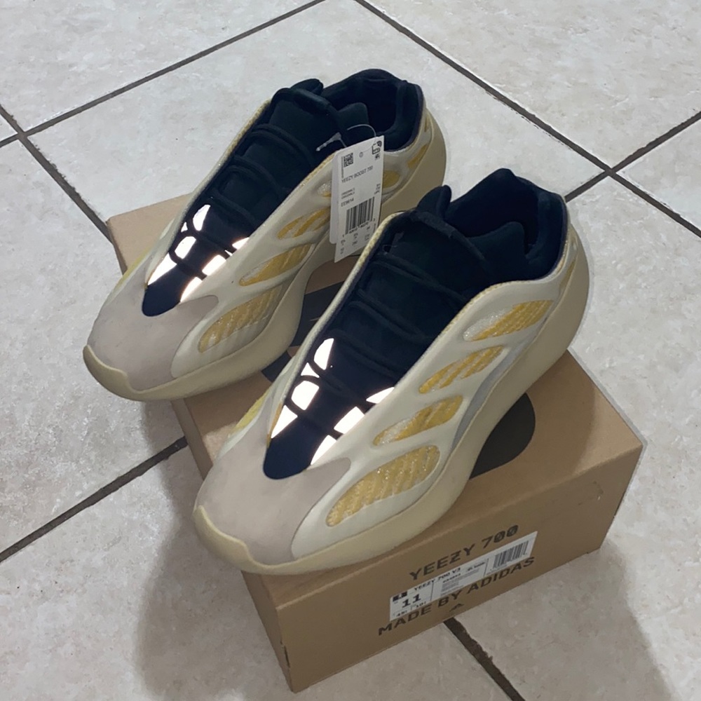 Adidas Yeezy 700 V3 “Safflower”